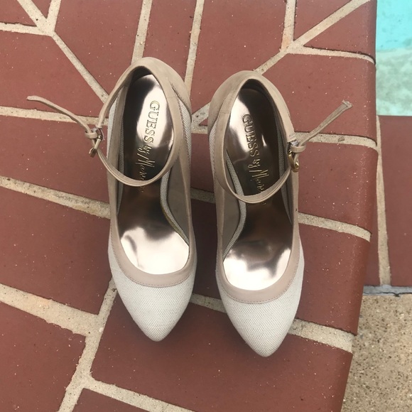 Guess by Marciano ‘PM Cherry’ Linen + Straw Wedges - Picture 2 of 8